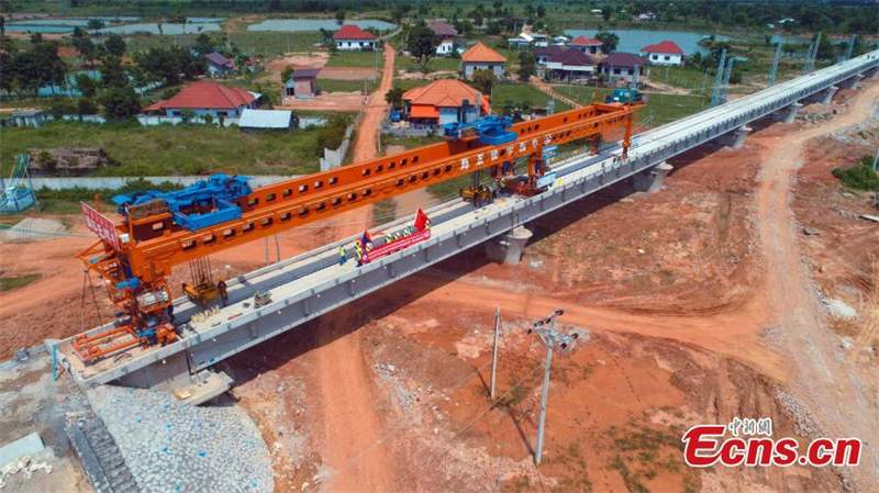 Bau der längsten Brücke entlang der China-Laos-Bahnstrecke abgeschlossen