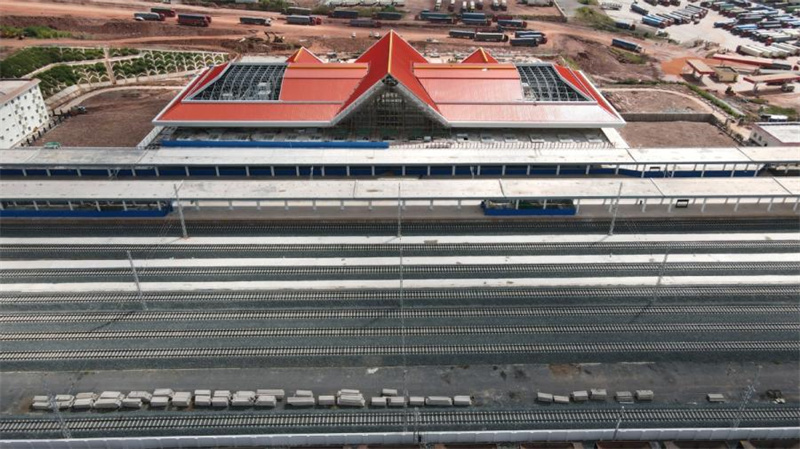 Fünfter Bahnhof der China-Laos-Zugstrecke fertiggestellt