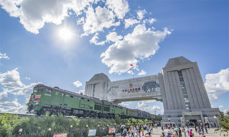 Chinas größter Grenzbahnhof hochaktiv im Güterumschlag mit Europa