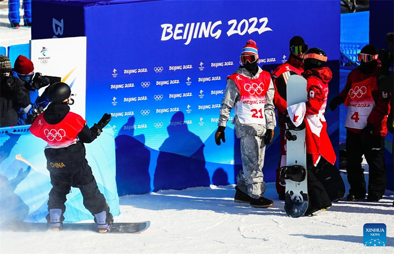 Chinas 17-jährigem Snowboarder gelingt Triple Cork 1800