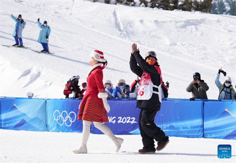 Chinas 17-jährigem Snowboarder gelingt Triple Cork 1800