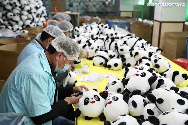 Hersteller in Jinjiang nimmt Produktion von Maskottchen Bing Dwen Dwen früher als geplant wieder auf