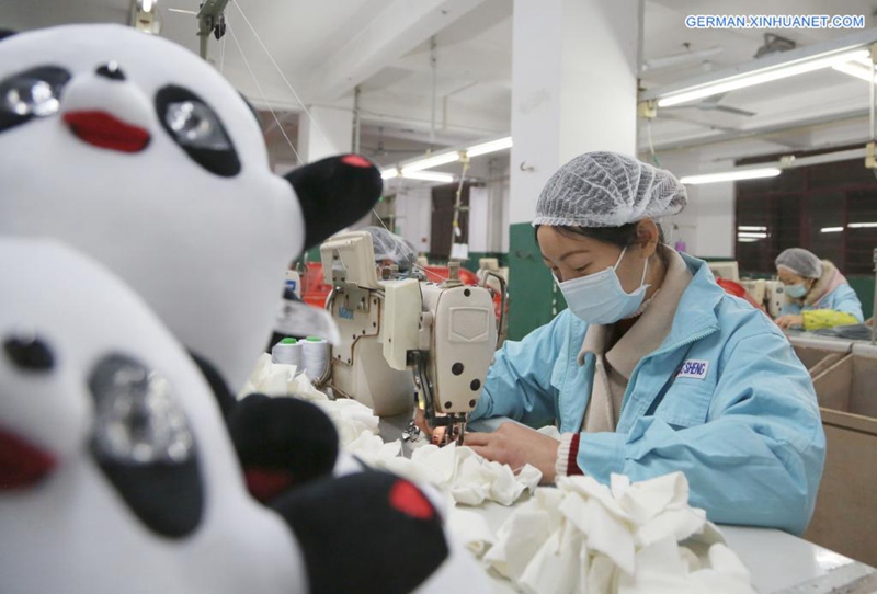 Hersteller in Jinjiang nimmt Produktion von Maskottchen Bing Dwen Dwen früher als geplant wieder auf