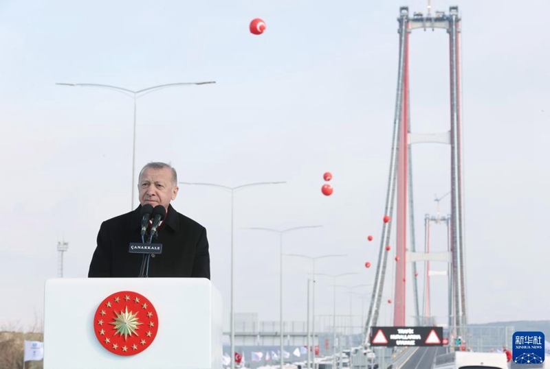 Chinesisches Unternehmen beim Bau der türkischen Brücke 1915 Çanakkale mitgewirkt