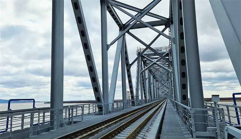 Russischer Abschnitt der ersten chinesisch-russischen Zugbrücke fertiggestellt