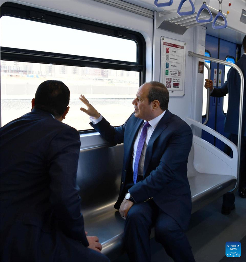 Ägyptens Präsident weiht Probebetrieb von in China hergestellten LRVs ein 