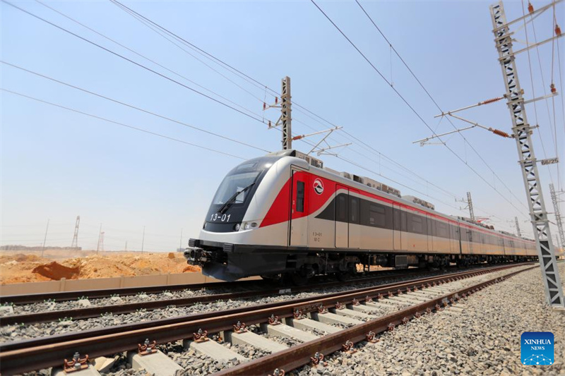 Ägyptens Präsident weiht Probebetrieb von in China hergestellten LRVs ein 