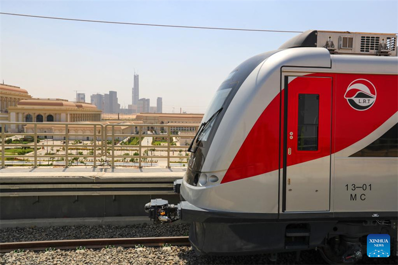 Ägyptens Präsident weiht Probebetrieb von in China hergestellten LRVs ein 