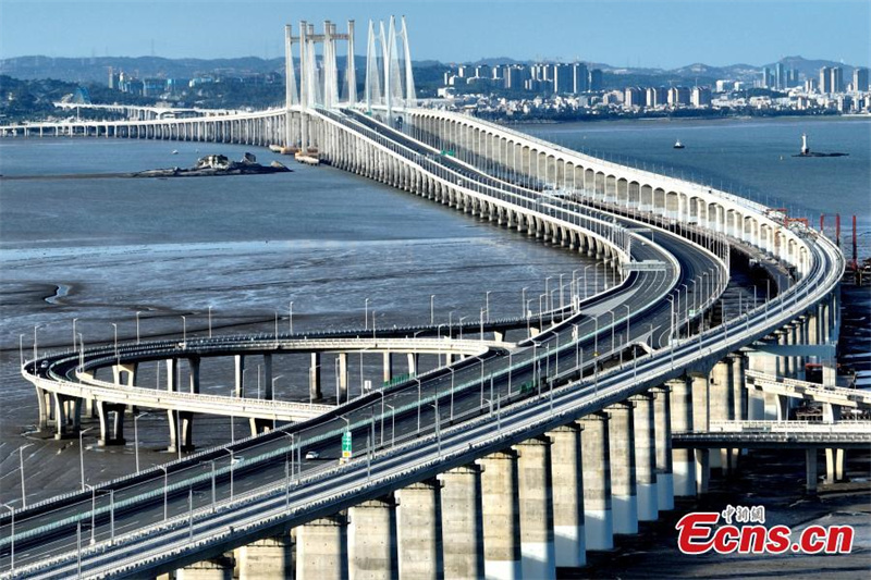 Feste Fahrbahn für Seebrücke über Quanzhou-Bucht errichtet