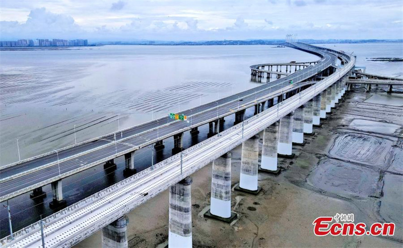 Feste Fahrbahn für Seebrücke über Quanzhou-Bucht errichtet