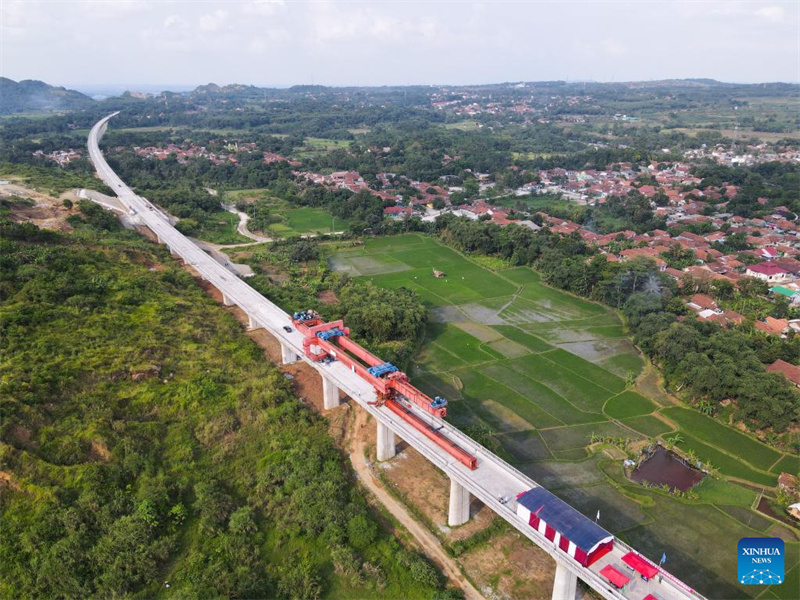 Kastenträgermontage entlang der Hochgeschwindigkeitsstrecke Jakarta-Bandung abgeschlossen