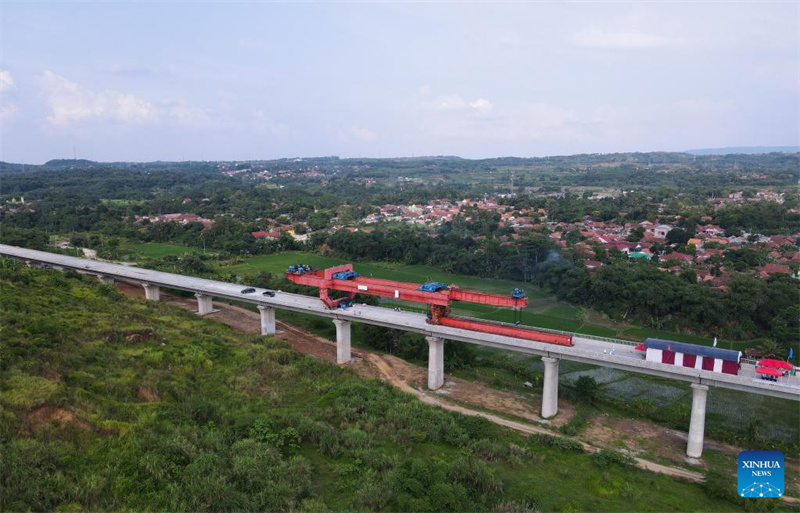 Kastenträgermontage entlang der Hochgeschwindigkeitsstrecke Jakarta-Bandung abgeschlossen