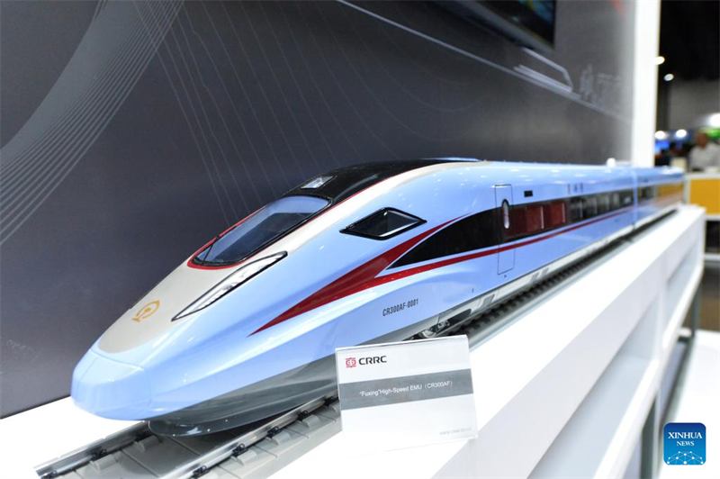 Modelle von Zügen aus chinesischer Produktion auf Asia Pacific Rail 2023 in Thailand ausgestellt