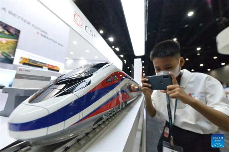 Modelle von Zügen aus chinesischer Produktion auf Asia Pacific Rail 2023 in Thailand ausgestellt