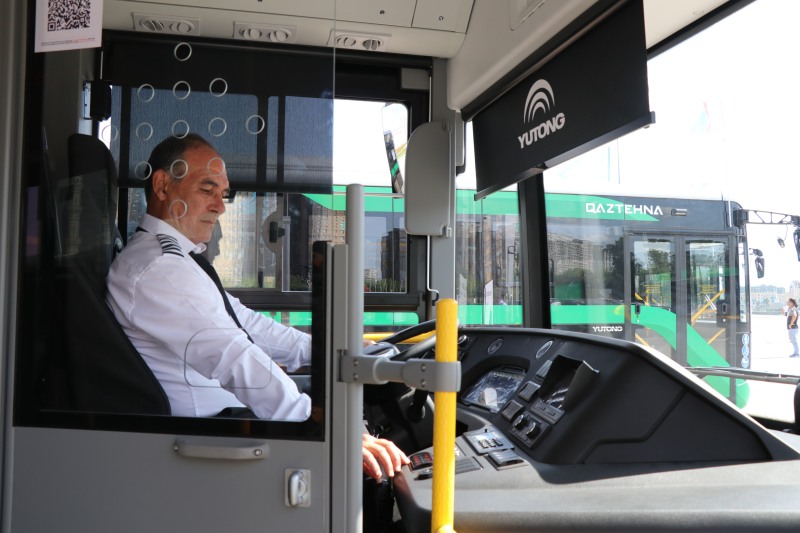 In China produzierte Busse nach Kasachstan geliefert