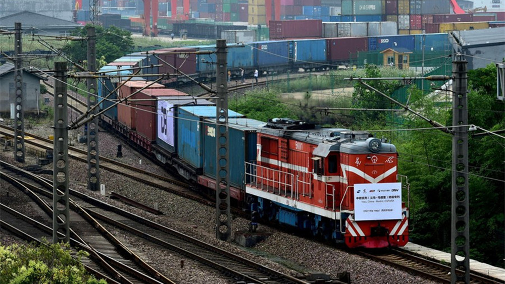 2.500 Güterzugfahrten aus dem ostchinesischen Jinhua auf der Strecke China-Europa                    Die Stadt Jinhua in der ostchinesischen Provinz Zhejiang wickelte seit Beginn des Dienstes im Jahr 2017 2.500 Güterzugfahrten auf der Strecke China-Europa ab, teilten lokale Behörden mit.