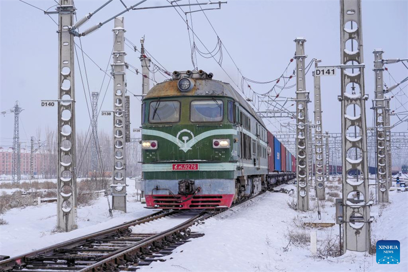 Zwei große Eisenbahn-Drehkreuze in Xinjiang fertigen über 70.000 Züge zwischen China und Europa ab