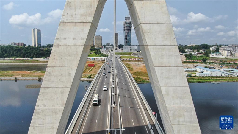 Die vom chinesischen Unternehmen gebaute Cocody-Brücke in der Elfenbeinküste