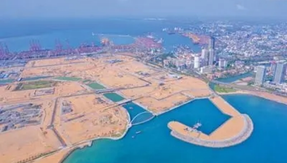 China und Sri Lanka bauen in Colombo die „Stadt der Zukunft“                    Die an der Südwestküste von Colombo gelegene Port City ist das bisher größte ausländische Direktinvestitionsprojekt in Sri Lanka. Das Projekt wird von der China Harbour Engineering Company Limited, einer Tochtergesellschaft der China Communications Construction Group Company Limited, finanziert, gebaut und betrieben. 