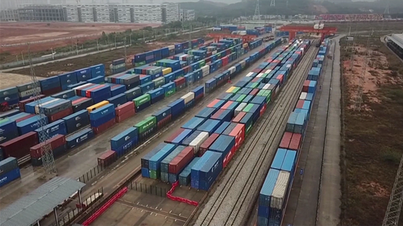 Güterzüge zwischen China und Europa erreichen Rekordhoch in Guangdong                    Die Zahl der China-Europa-Güterzüge für den internationalen Handel, die von der südchinesischen Provinz Guangdong aus verkehren, erreichte in den ersten beiden Monaten des Jahres 2024 einen neuen Höchststand.