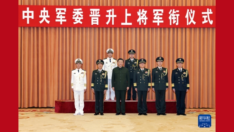Xi Jinping befördert zwei hohe Offiziere zu Generälen                    Chinas Staatspräsident Xi Jinping hat die beiden hochrangigen Offiziere Wang Renhua und Xiao Tianliang in den Generalsrang befördert, den höchsten Rang für Offiziere im aktiven Dienst in China.
