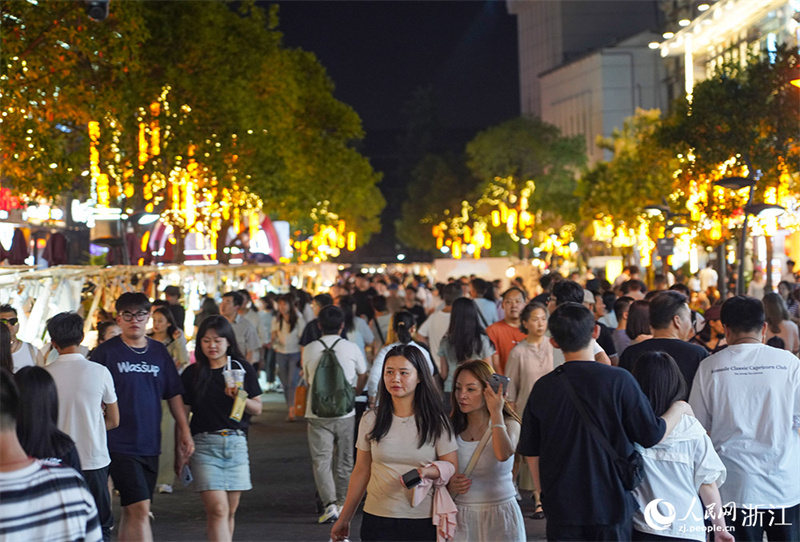 Die „Nachtökonomie“ von Hangzhou wird auf einen Kilometer langer Straße sichtbar