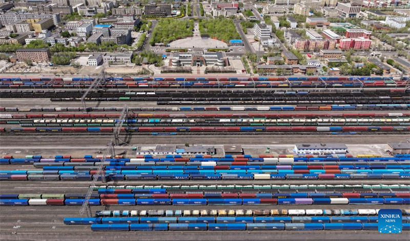 Horgos-Hafen und Alatow-Pass in Xinjiang wickeln bis Juni fast 6500 internationale Güterzüge ab