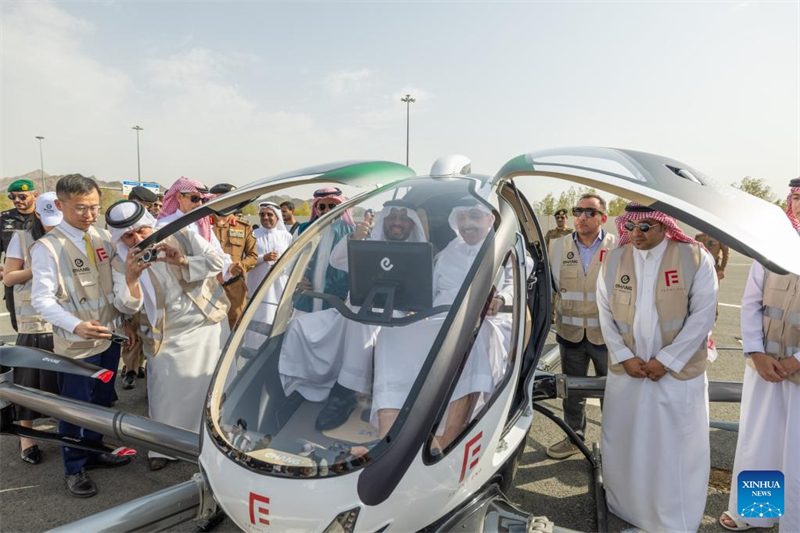 Saudische und chinesische Firmen führen Versuchsflug mit Lufttaxi in Mekka durch