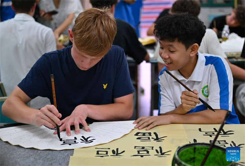 Deutsche Schüler genießen Studienfahrt in Chinas Hainan