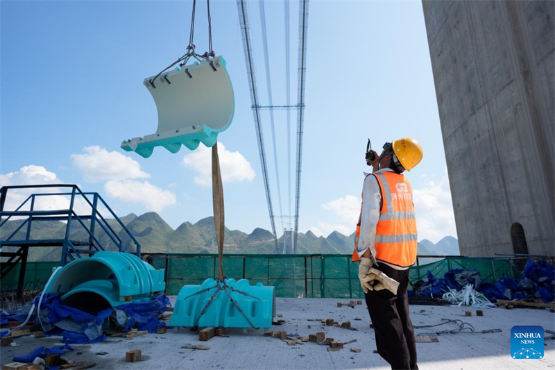 Huajiang-Grand-Canyon-Brücke soll höchste Brücke der Welt werden