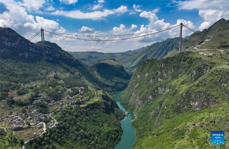 Huajiang-Grand-Canyon-Brücke soll höchste Brücke der Welt werden