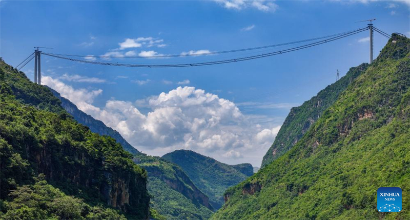 Huajiang-Grand-Canyon-Brücke soll höchste Brücke der Welt werden