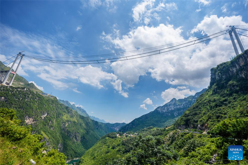 Huajiang-Grand-Canyon-Brücke soll höchste Brücke der Welt werden