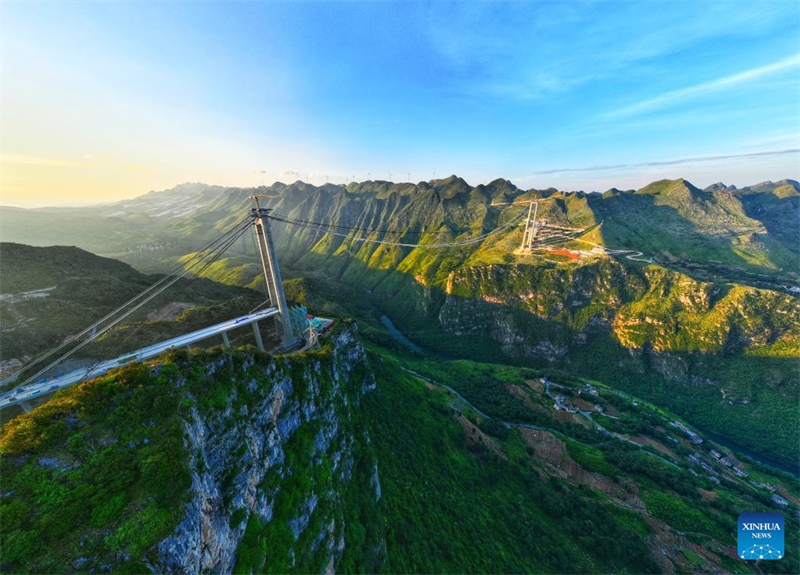 Huajiang-Grand-Canyon-Brücke soll höchste Brücke der Welt werden