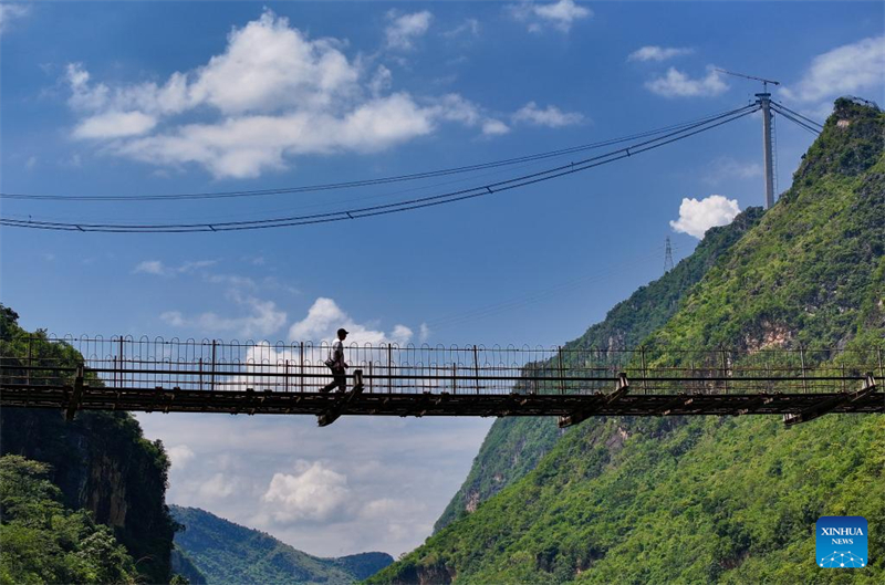 Huajiang-Grand-Canyon-Brücke soll höchste Brücke der Welt werden