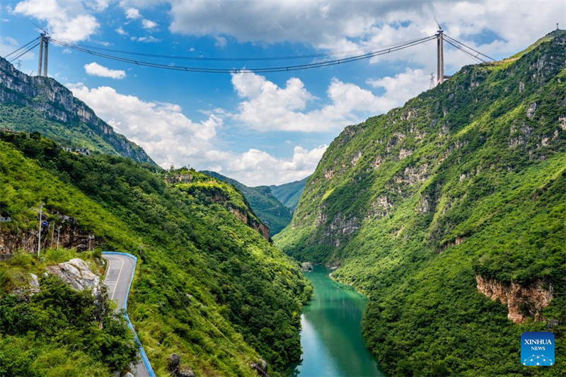 Huajiang-Grand-Canyon-Brücke soll höchste Brücke der Welt werden