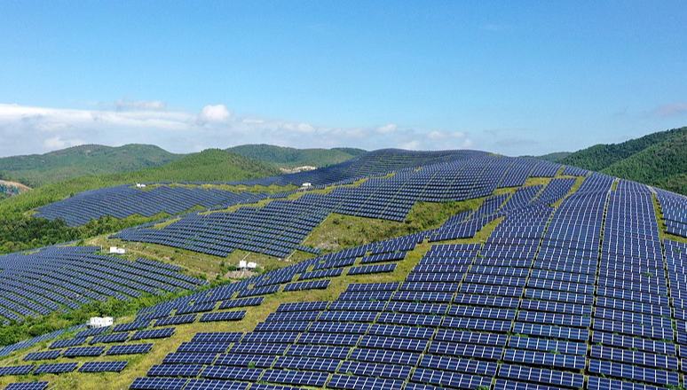  Der weltweite Solarausbau steht mit China an der Spitze vor einem weiteren Rekordjahr Die Solarindustrie wird im Jahr 2024 voraussichtlich um fast ein Drittel wachsen und mit 593 Gigawatt (GW) zusätzlich installierter Kapazität die Prognosen übertreffen.