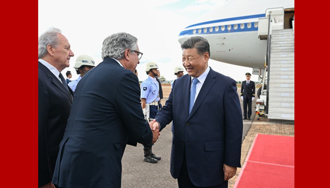 Xi Jinping in Brasilia eingetroffen                    Der chinesische Staatspräsident Xi Jinping ist am Dienstagnachmittag Ortszeit mit einem Sonderflugzeug in der brasilianischen Hauptstadt Brasilia eingetroffen, um seinen Staatsbesuch in Brasilien zu beginnen.