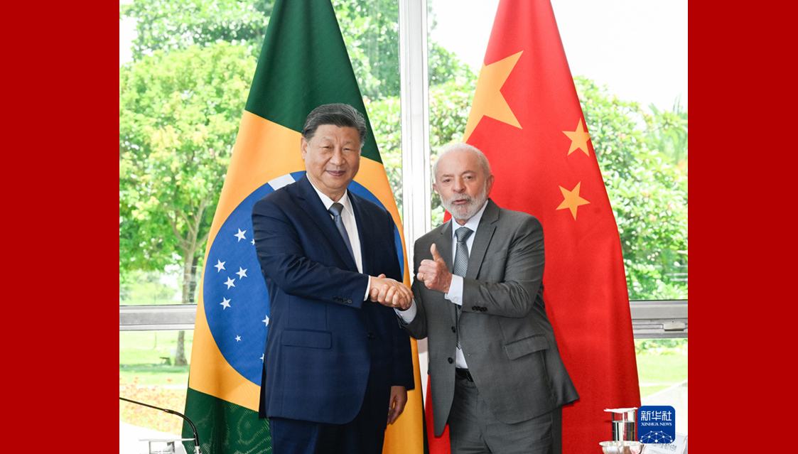 Xi Jinping spricht mit brasilianischem Präsidenten                    Der chinesische Staatspräsident Xi Jinping hat am Mittwochvormittag Ortszeit mit seinem brasilianischen Amtskollegen Luiz Inacio Lula da Silva ein Gespräch geführt.