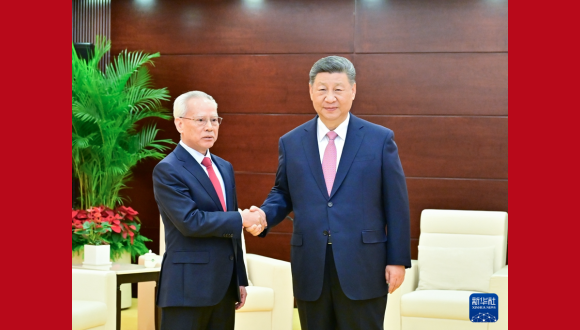 Xi Jinping trifft sich mit Sam Hou Fai                    Der chinesische Staatspräsident Xi Jinping ist am Freitag in Macau mit dem neu ins Amt eingeführten Regierungschef der Sonderverwaltungszone Macau, Sam Hou Fai, zusammengetroffen.