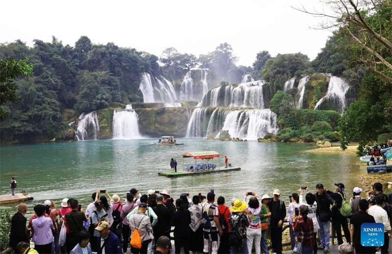 Grenzüberschreitende Tourismus-Kooperationszone an den Detian-Ban Gioc-Wasserfällen zwischen China und Vietnam