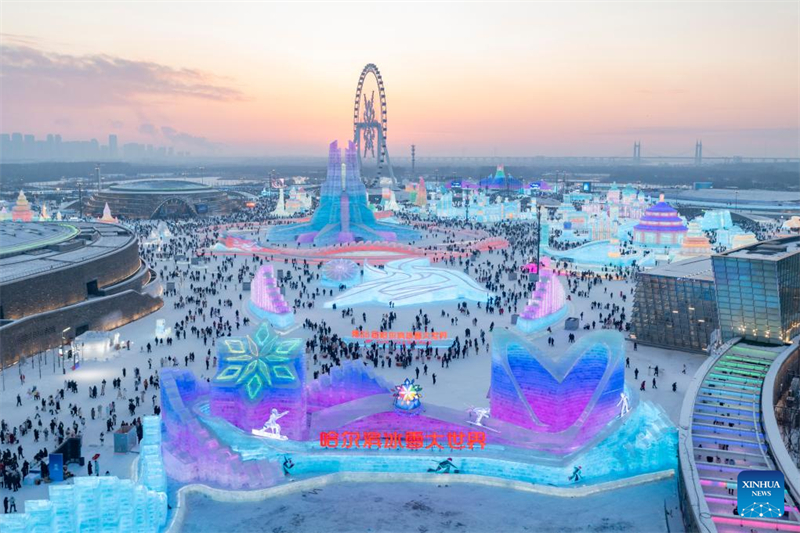 Größter Eis- und Schnee-Themenpark der Welt in Harbin eröffnet