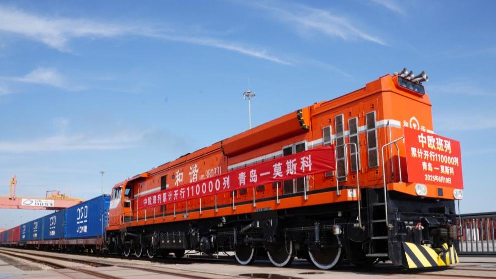 110.000 Fahrten: Güterzugverbindung zwischen China und Europa macht neue Fortschritte                    Der 110.000ste China-Europa-Güterzug verließ am Dienstagmorgen Qingdao in der ostchinesischen Provinz Shandong und markierte einen Meilenstein in der hochwertigen Entwicklung des Transportdienstes.
