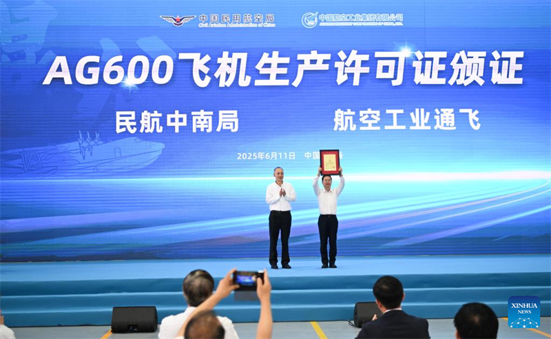 Chinas Amphibienflugzeug AG600 erhält grünes Licht für Massenproduktion
