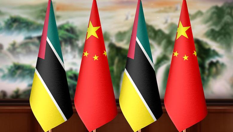 Xi Jinping und Präsident Mosambiks gratulieren zu 50 Jahren diplomatischen Beziehungen                    Der chinesische Staatspräsident Xi Jinping und sein Amtskollege von Mosambik, Daniel Chabo, haben einander am Mittwoch Gratulationstelegramme zum 50-jährigen Jubiläum der Aufnahme diplomatischer Beziehungen geschickt.