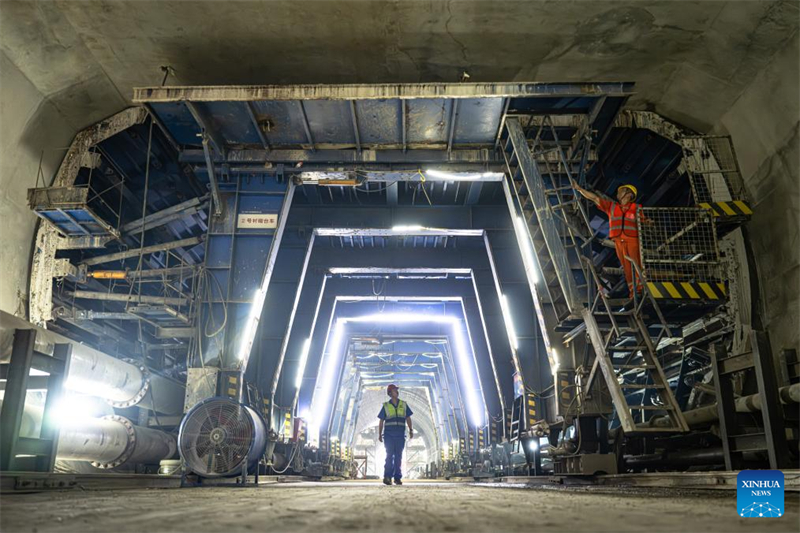 Durchbruch beim Tunnelbau von Wuhans U-Bahn am Jangtse-Fluss