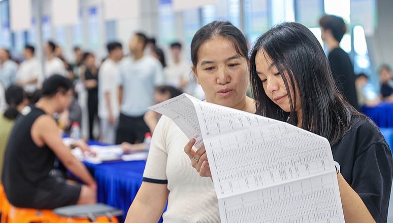 China schafft im ersten Halbjahr 6,95 Millionen neue Arbeitsplätze in städtischen Regionen                    China hat im ersten Halbjahr 2025 insgesamt 6,95 Millionen neue Arbeitsplätze in städtischen Regionen geschaffen und damit 58 Prozent seines Jahresziels erreicht, wie aus offiziellen Daten vom Dienstag hervorgeht.