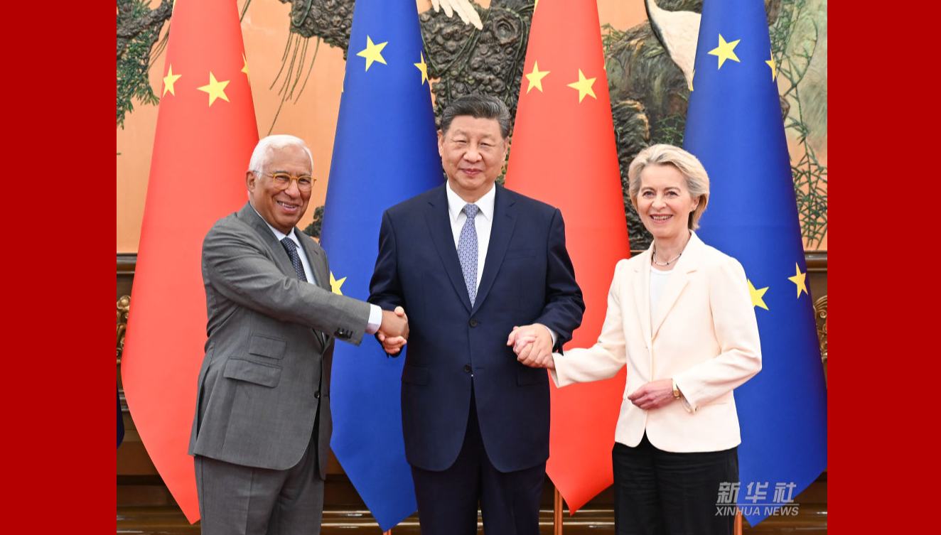 Xi Jinping trifft António Costa und Ursula von der Leyen                    Der chinesische Staatspräsident Xi Jinping hat sich am Donnerstag in der Großen Halle des Volkes in Beijing mit dem Präsidenten des Europäischen Rats, António Costa, und der Präsidentin der Europäischen Kommission, Ursula von der Leyen, getroffen, die zum 25. Gipfeltreffen zwischen China und der EU nach China gereist sind.