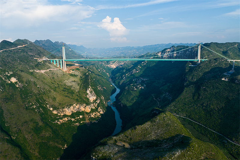Die Bauarbeiten an der höchsten Brücke der Welt sind zu über 98 Prozent abgeschlossen