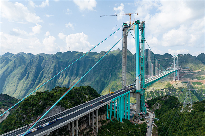 Die Bauarbeiten an der höchsten Brücke der Welt sind zu über 98 Prozent abgeschlossen